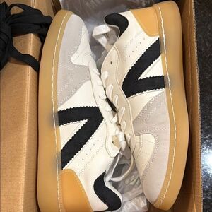 NWT MIA White and Black Sneakers